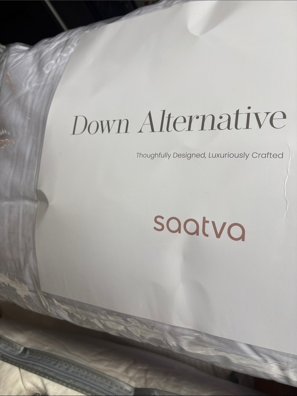 1 pack Saatva Down Alternative Pillow - White NEW